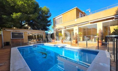 Resale - Villa -
Dehesa de campoamor - Campoamor