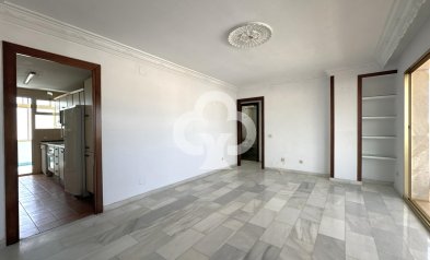 Jälleenmyynti - Piso -
Fuengirola - Puerto Deportivo