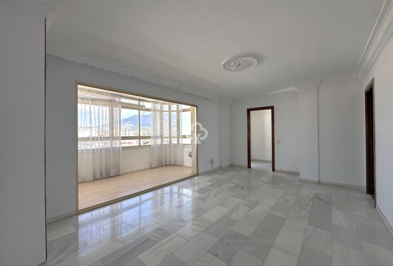 Jälleenmyynti - Piso -
Fuengirola - Puerto Deportivo