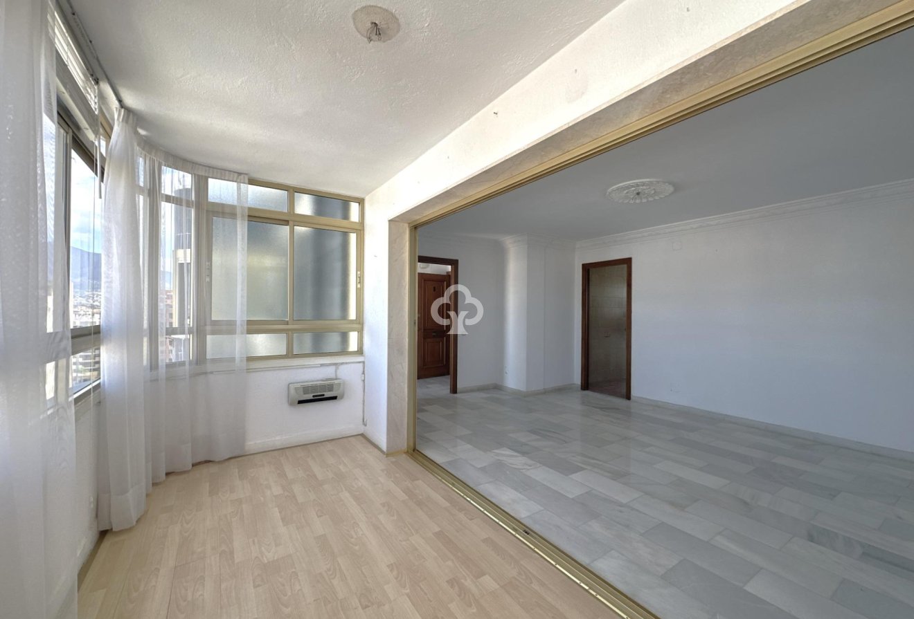 Jälleenmyynti - Piso -
Fuengirola - Puerto Deportivo