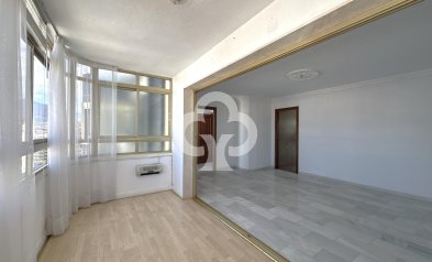 Jälleenmyynti - Piso -
Fuengirola - Puerto Deportivo