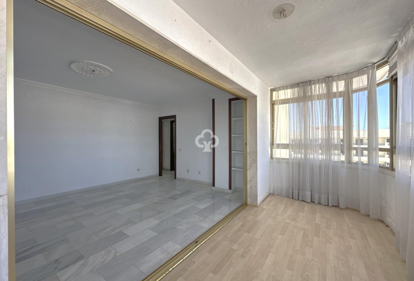 Jälleenmyynti - Piso -
Fuengirola - Puerto Deportivo