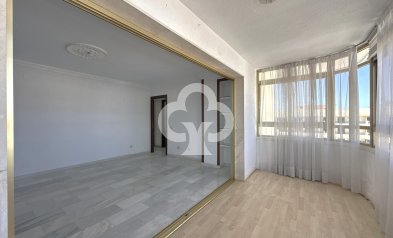 Jälleenmyynti - Piso -
Fuengirola - Puerto Deportivo