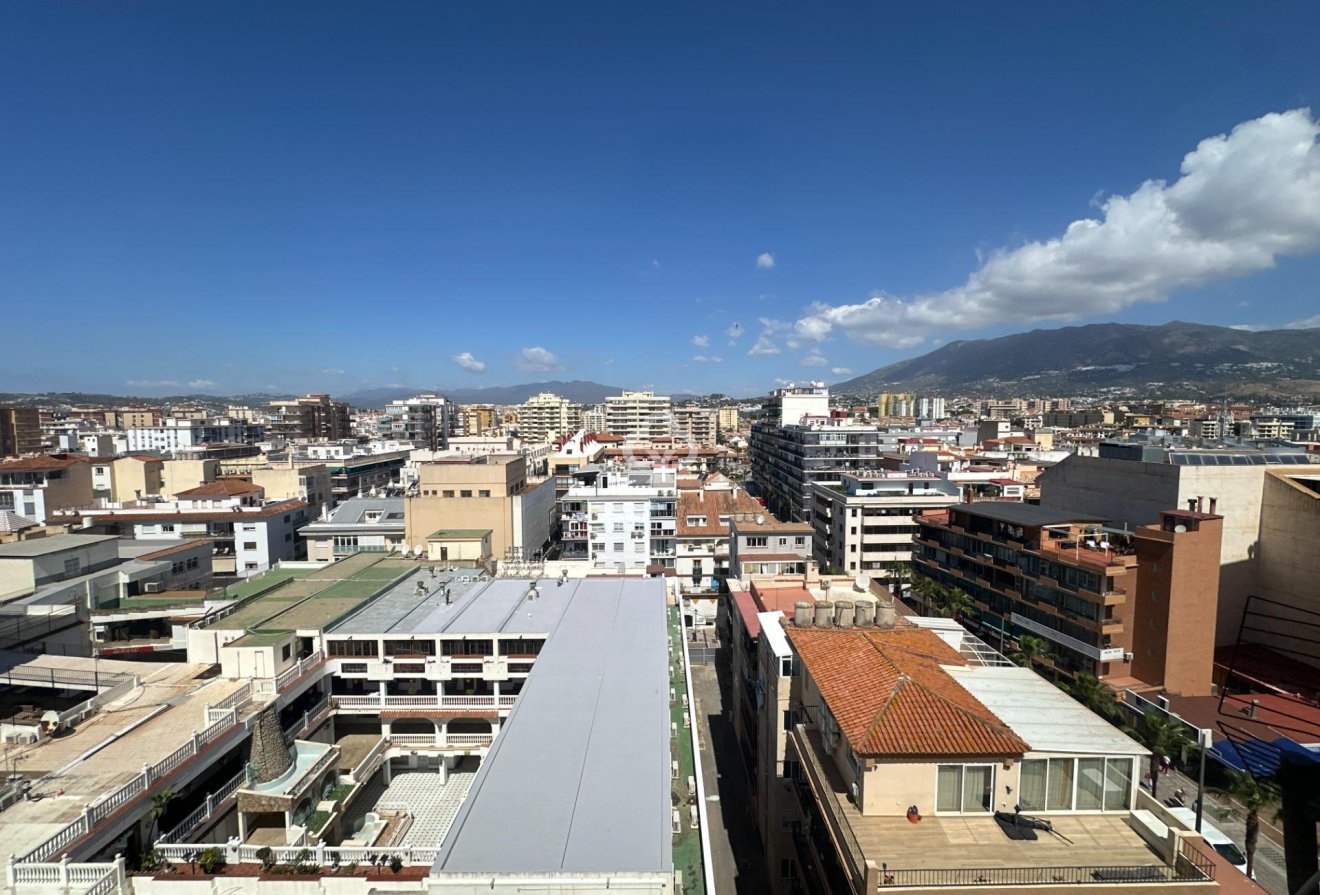 Jälleenmyynti - Piso -
Fuengirola - Puerto Deportivo