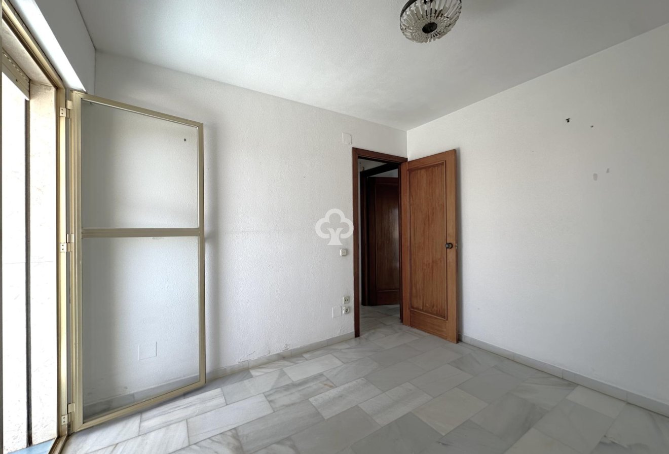 Jälleenmyynti - Piso -
Fuengirola - Puerto Deportivo