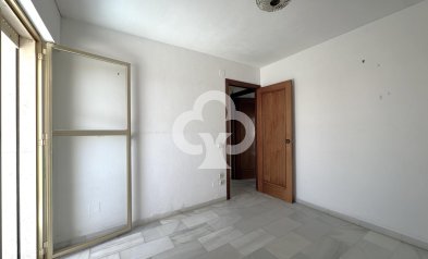 Jälleenmyynti - Piso -
Fuengirola - Puerto Deportivo