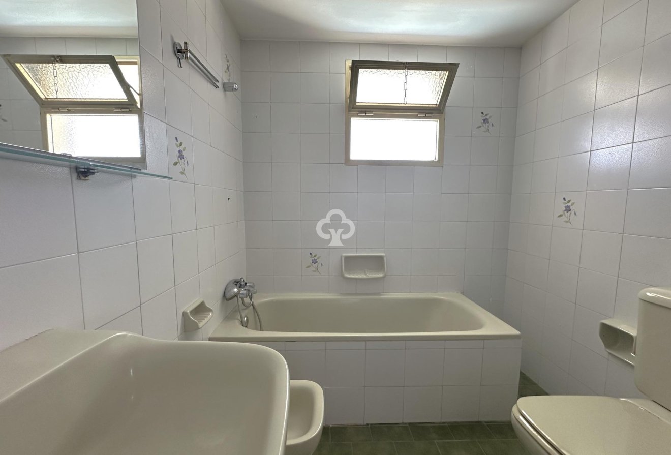 Jälleenmyynti - Piso -
Fuengirola - Puerto Deportivo