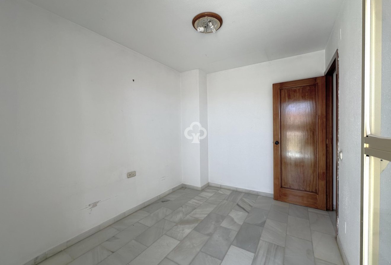 Jälleenmyynti - Piso -
Fuengirola - Puerto Deportivo