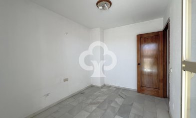 Jälleenmyynti - Piso -
Fuengirola - Puerto Deportivo