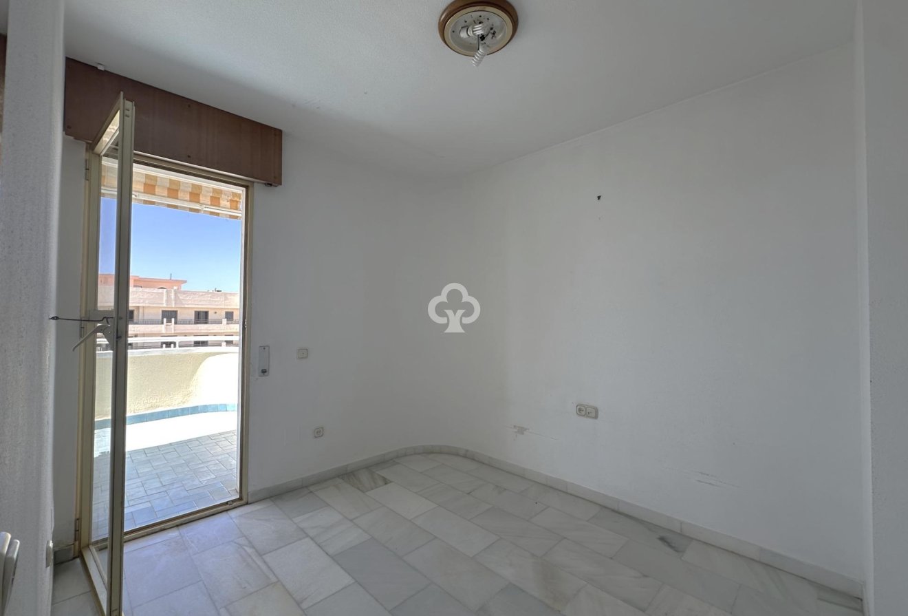 Jälleenmyynti - Piso -
Fuengirola - Puerto Deportivo