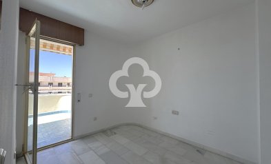 Jälleenmyynti - Piso -
Fuengirola - Puerto Deportivo