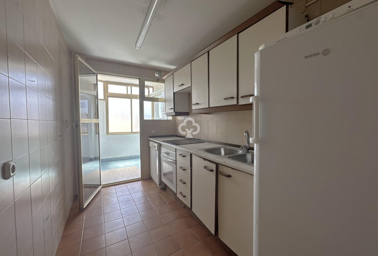 Jälleenmyynti - Piso -
Fuengirola - Puerto Deportivo