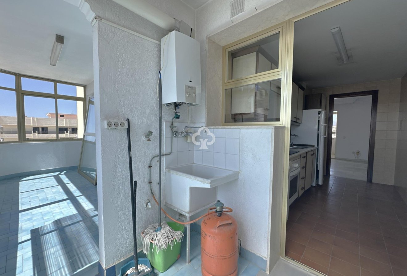 Jälleenmyynti - Piso -
Fuengirola - Puerto Deportivo
