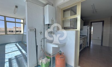 Jälleenmyynti - Piso -
Fuengirola - Puerto Deportivo