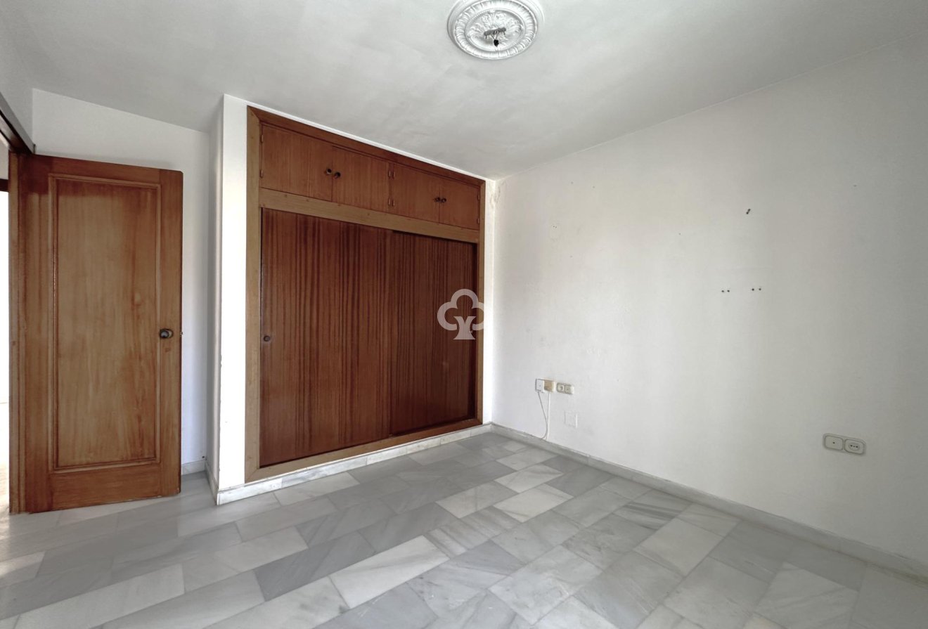 Jälleenmyynti - Piso -
Fuengirola - Puerto Deportivo