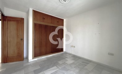 Jälleenmyynti - Piso -
Fuengirola - Puerto Deportivo