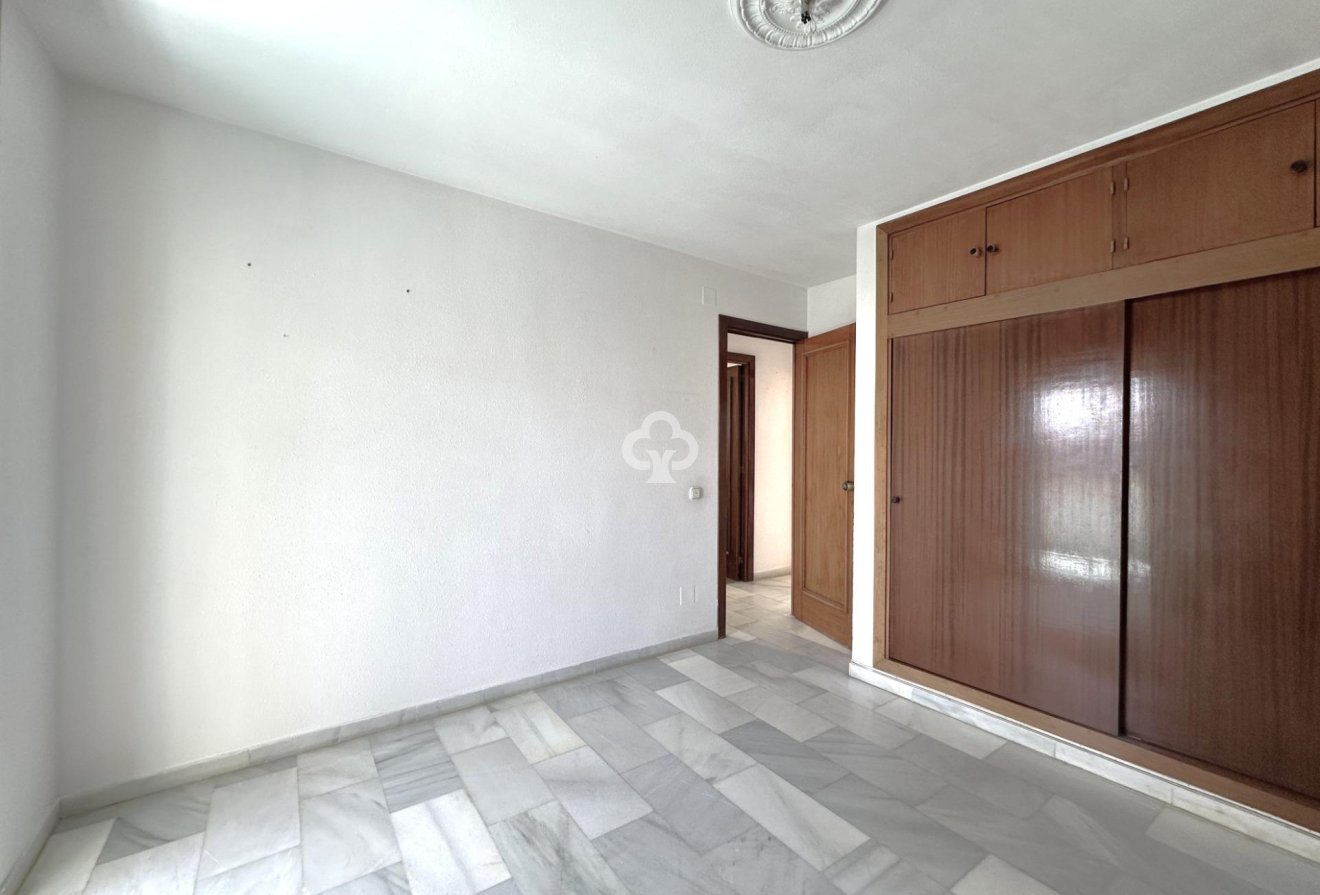 Jälleenmyynti - Piso -
Fuengirola - Puerto Deportivo
