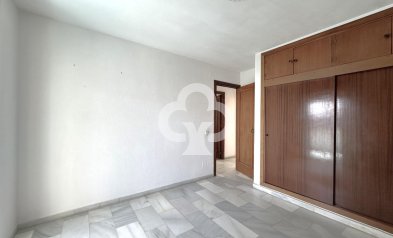 Jälleenmyynti - Piso -
Fuengirola - Puerto Deportivo