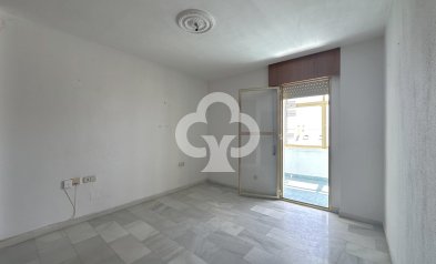 Jälleenmyynti - Piso -
Fuengirola - Puerto Deportivo