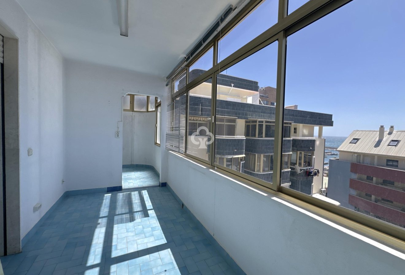 Jälleenmyynti - Piso -
Fuengirola - Puerto Deportivo