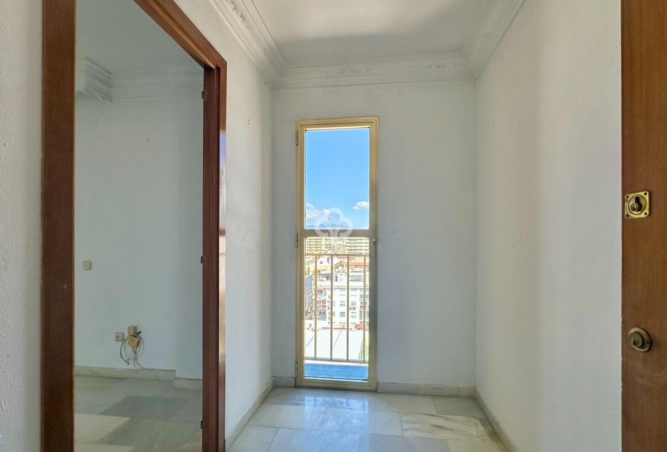 Jälleenmyynti - Piso -
Fuengirola - Puerto Deportivo