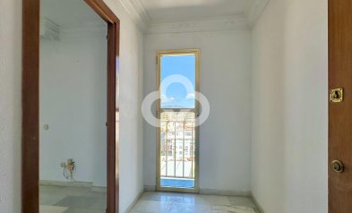 Jälleenmyynti - Piso -
Fuengirola - Puerto Deportivo