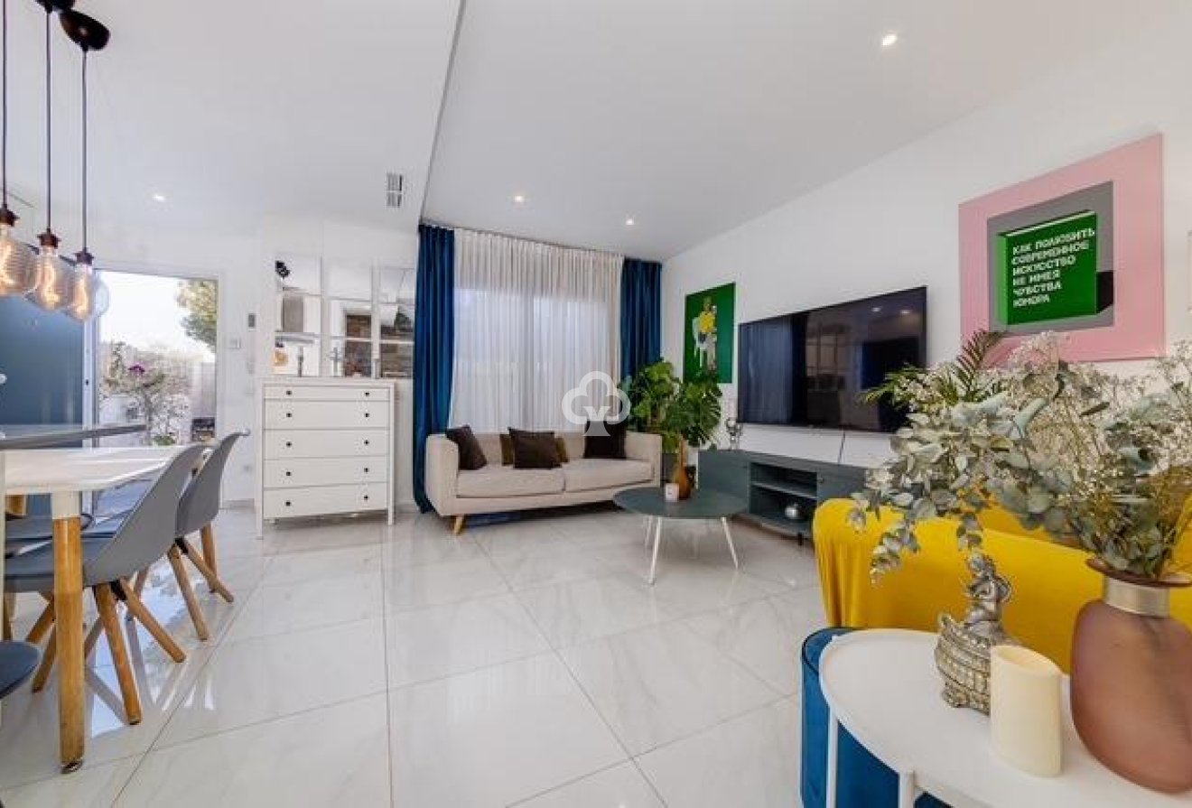 Resale - Terraced house -
Orihuela Costa - Las Filipinas