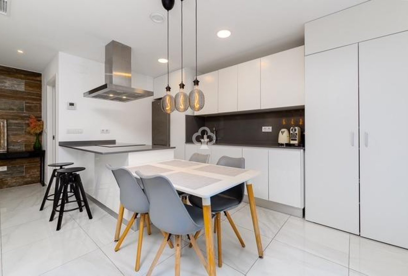 Resale - Terraced house -
Orihuela Costa - Las Filipinas
