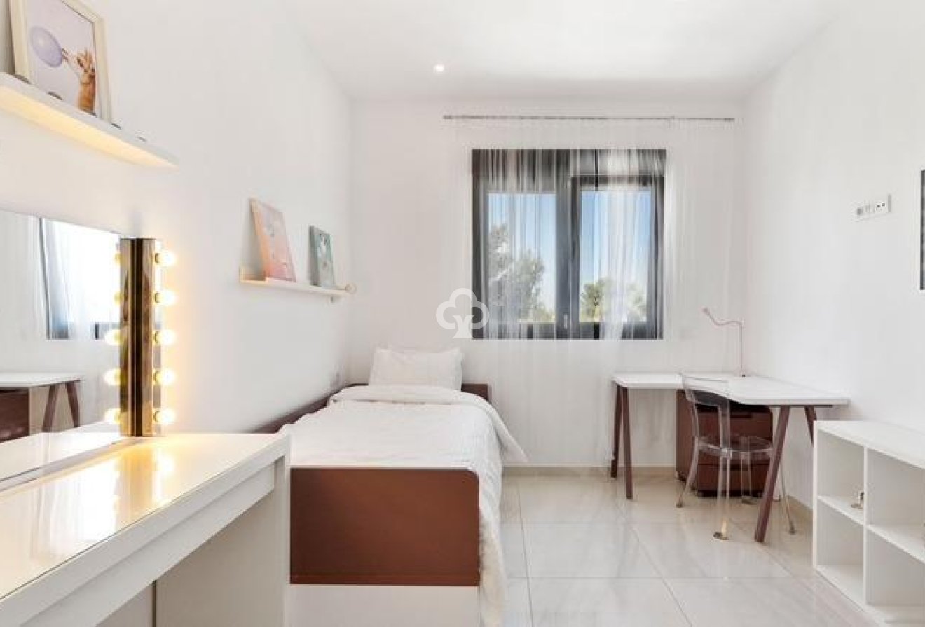 Resale - Terraced house -
Orihuela Costa - Las Filipinas