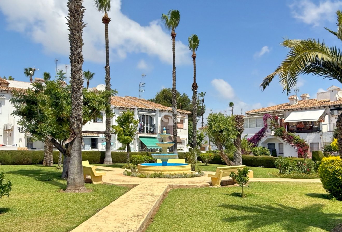 Jälleenmyynti - Casa Tipo Dúplex -
Torrevieja - Los balcones