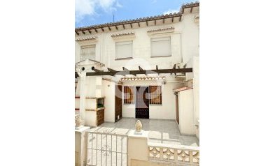 Jälleenmyynti - Casa Tipo Dúplex -
Torrevieja - Los balcones