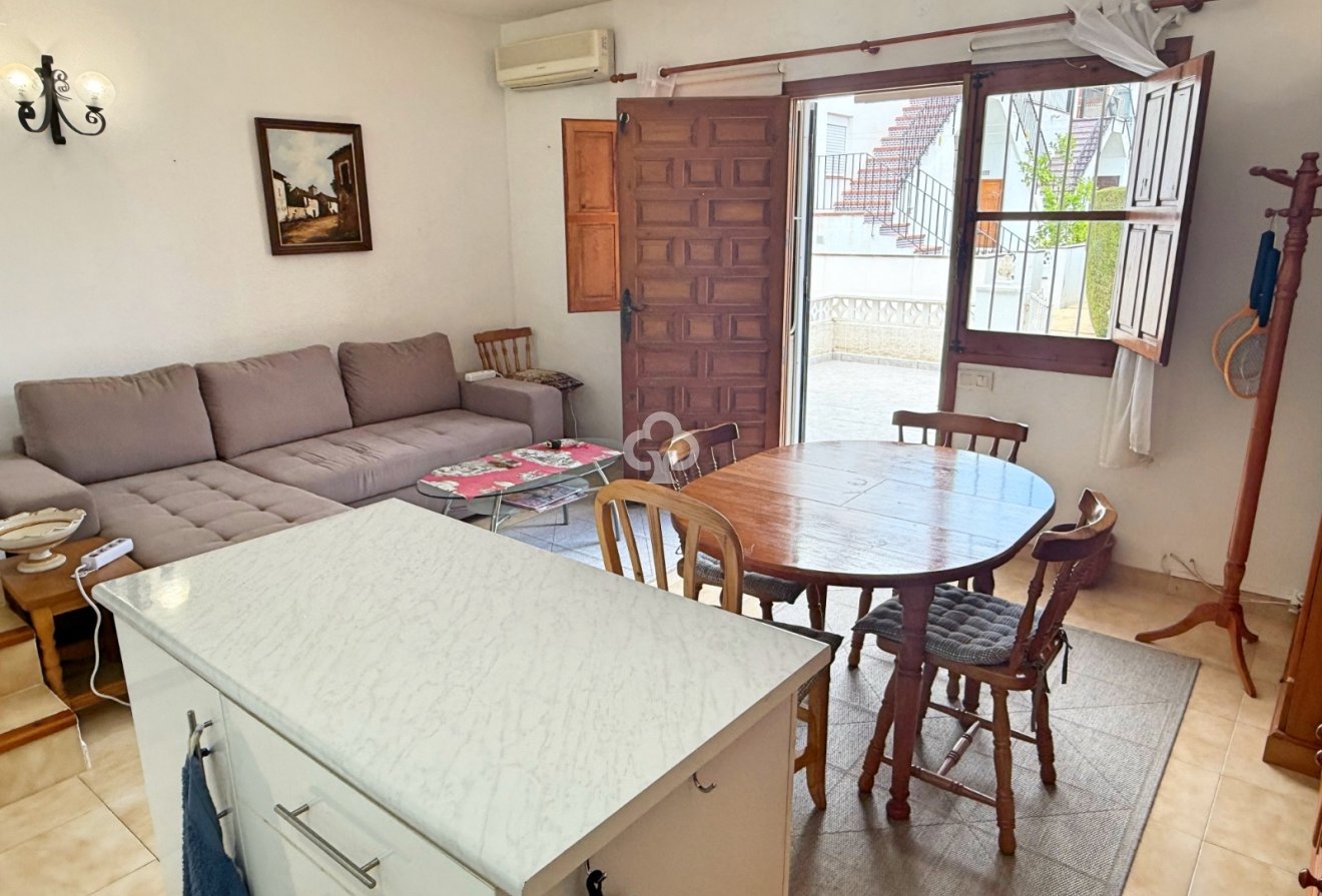 Jälleenmyynti - Casa Tipo Dúplex -
Torrevieja - Los balcones
