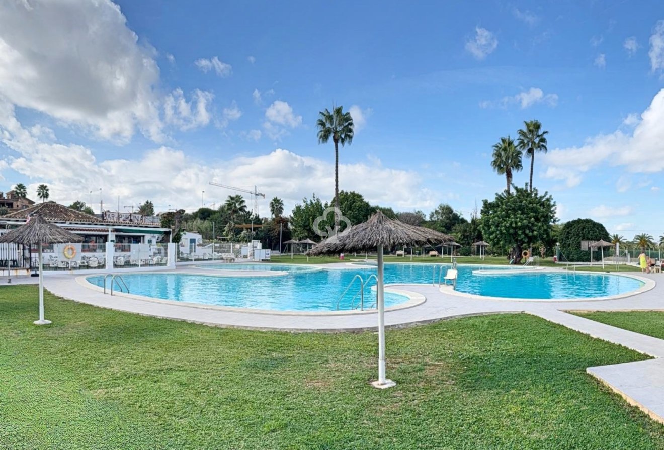 Jälleenmyynti - Casa Tipo Dúplex -
Torrevieja - Los balcones