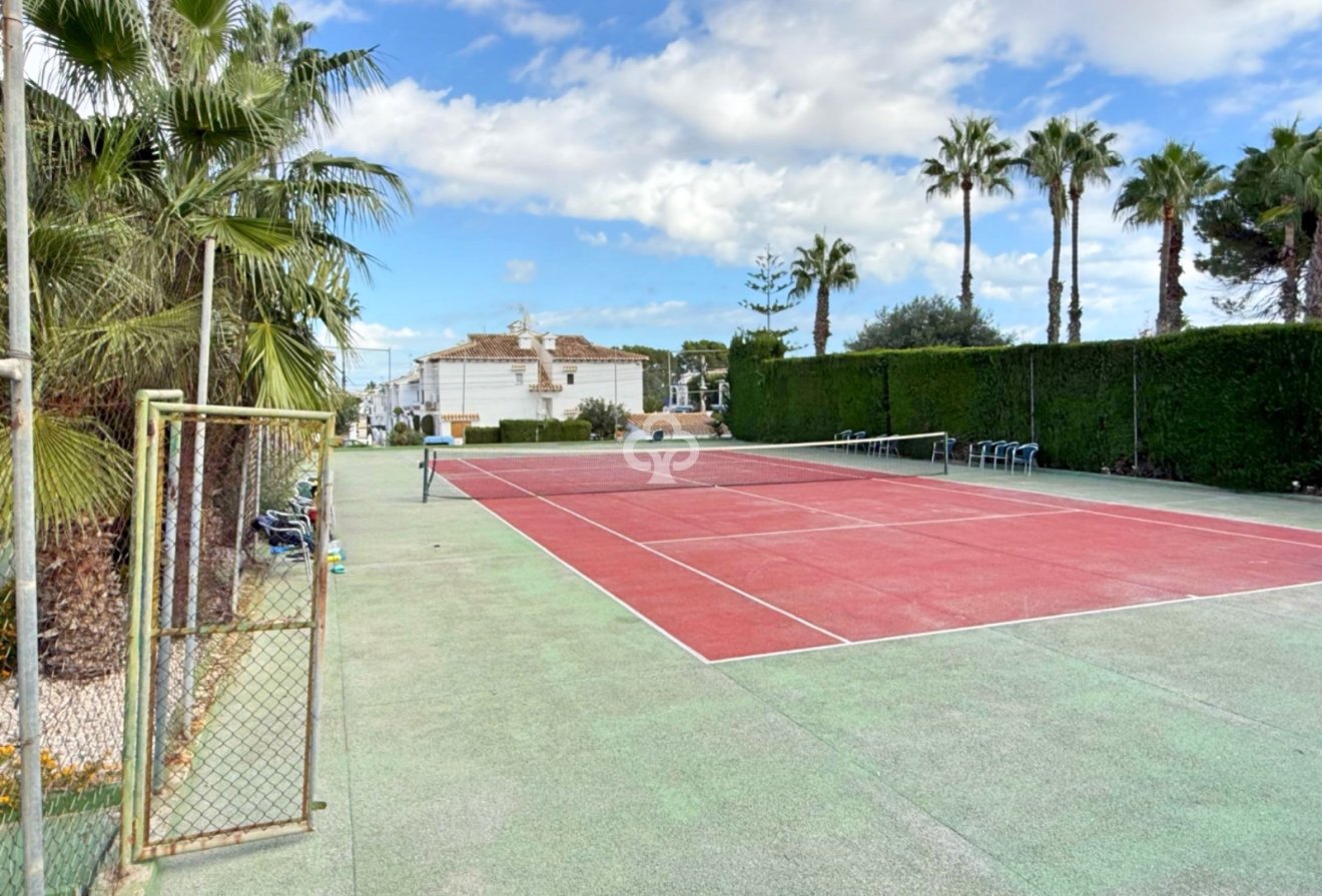 Jälleenmyynti - Casa Tipo Dúplex -
Torrevieja - Los balcones