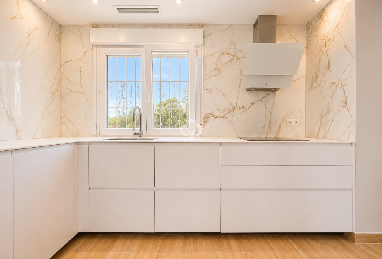 Resale - Villa -
Dehesa de campoamor - Campoamor