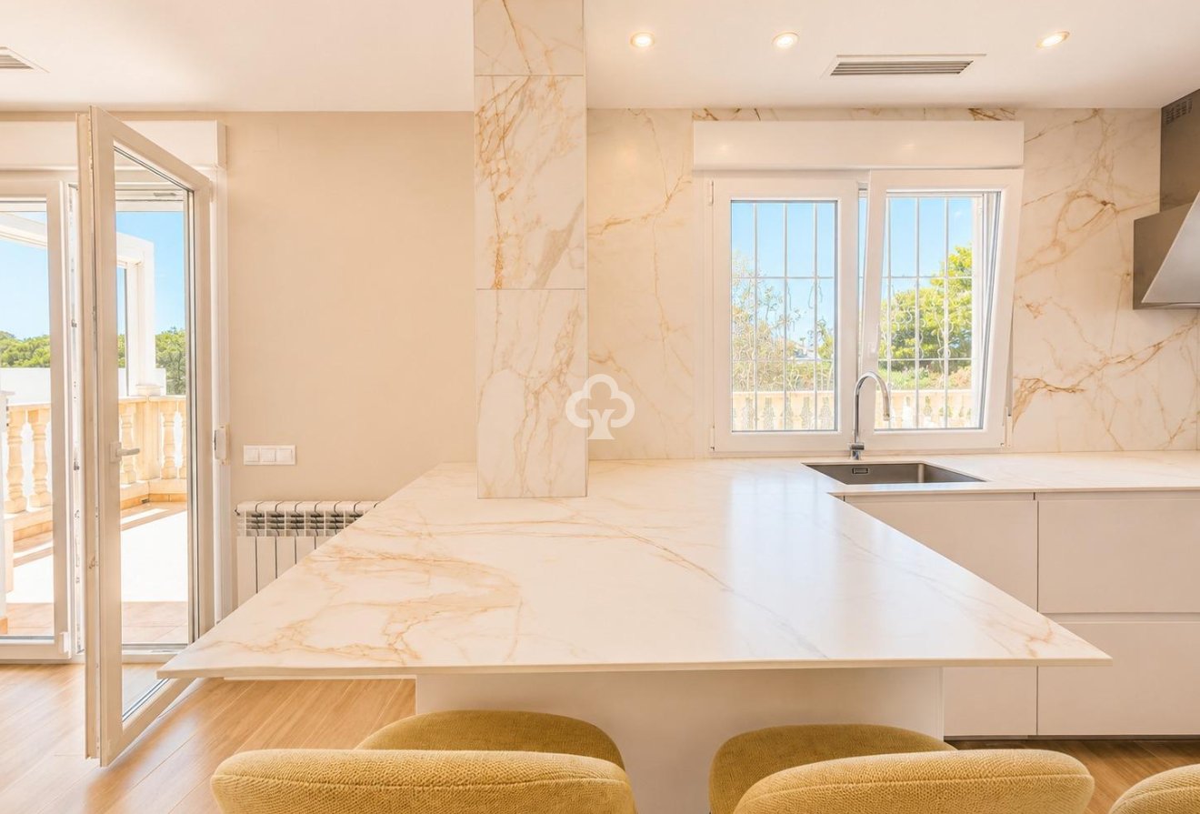 Resale - Villa -
Dehesa de campoamor - Campoamor