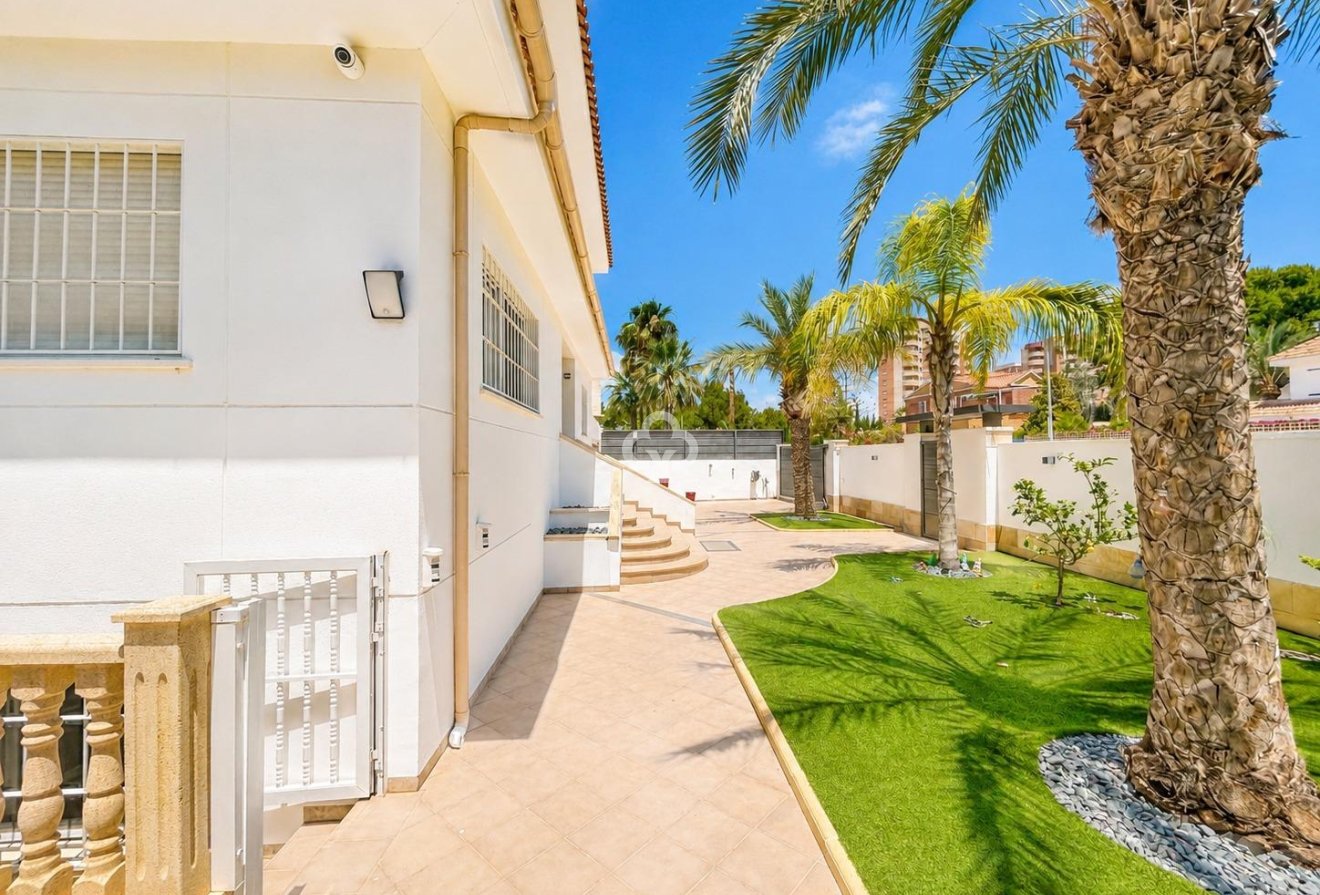 Resale - Villa -
Dehesa de campoamor - Campoamor