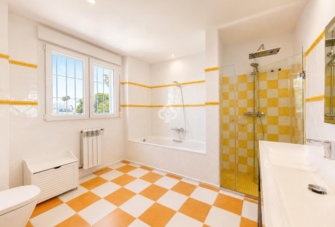 Resale - Villa -
Dehesa de campoamor - Campoamor