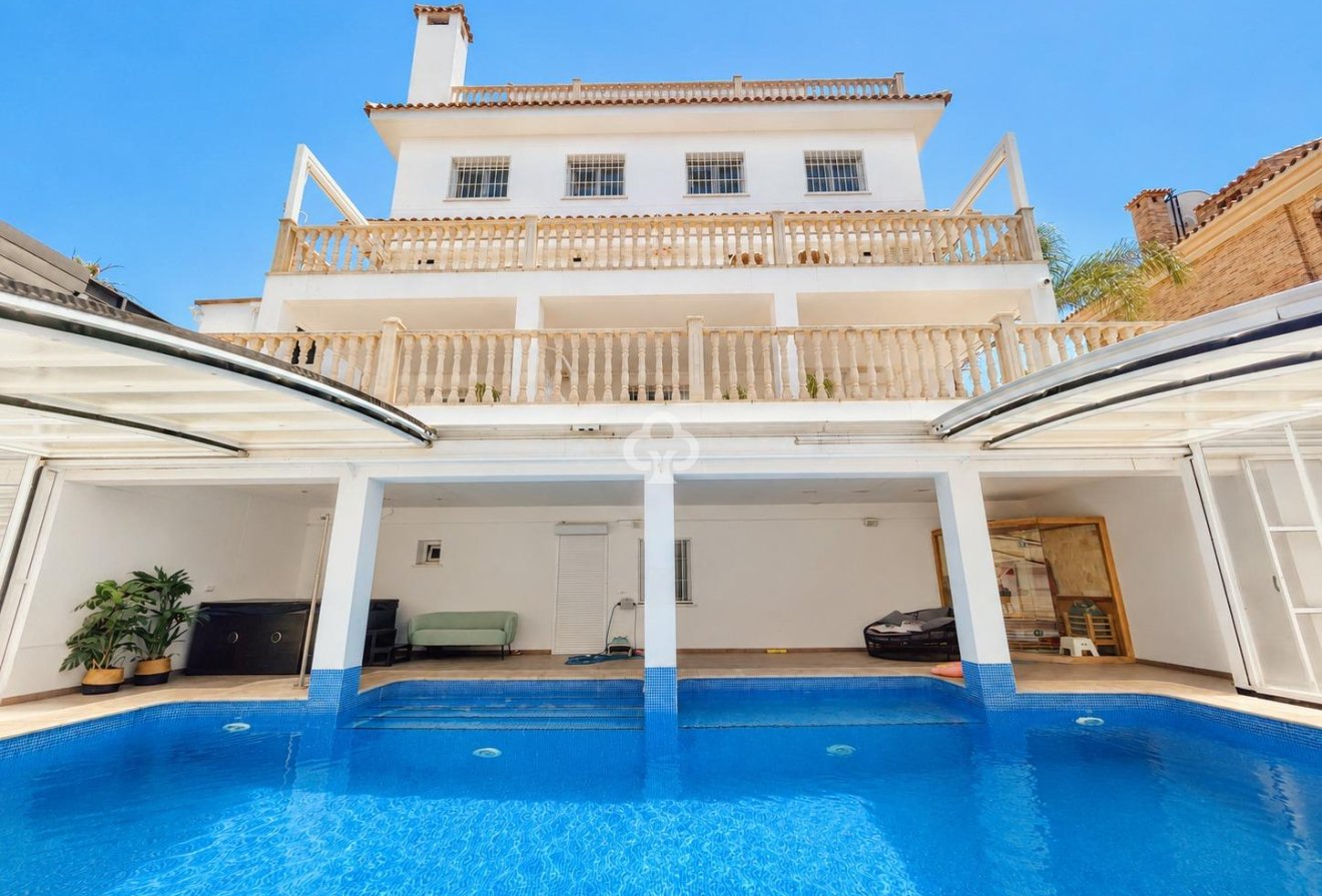Resale - Villa -
Dehesa de campoamor - Campoamor