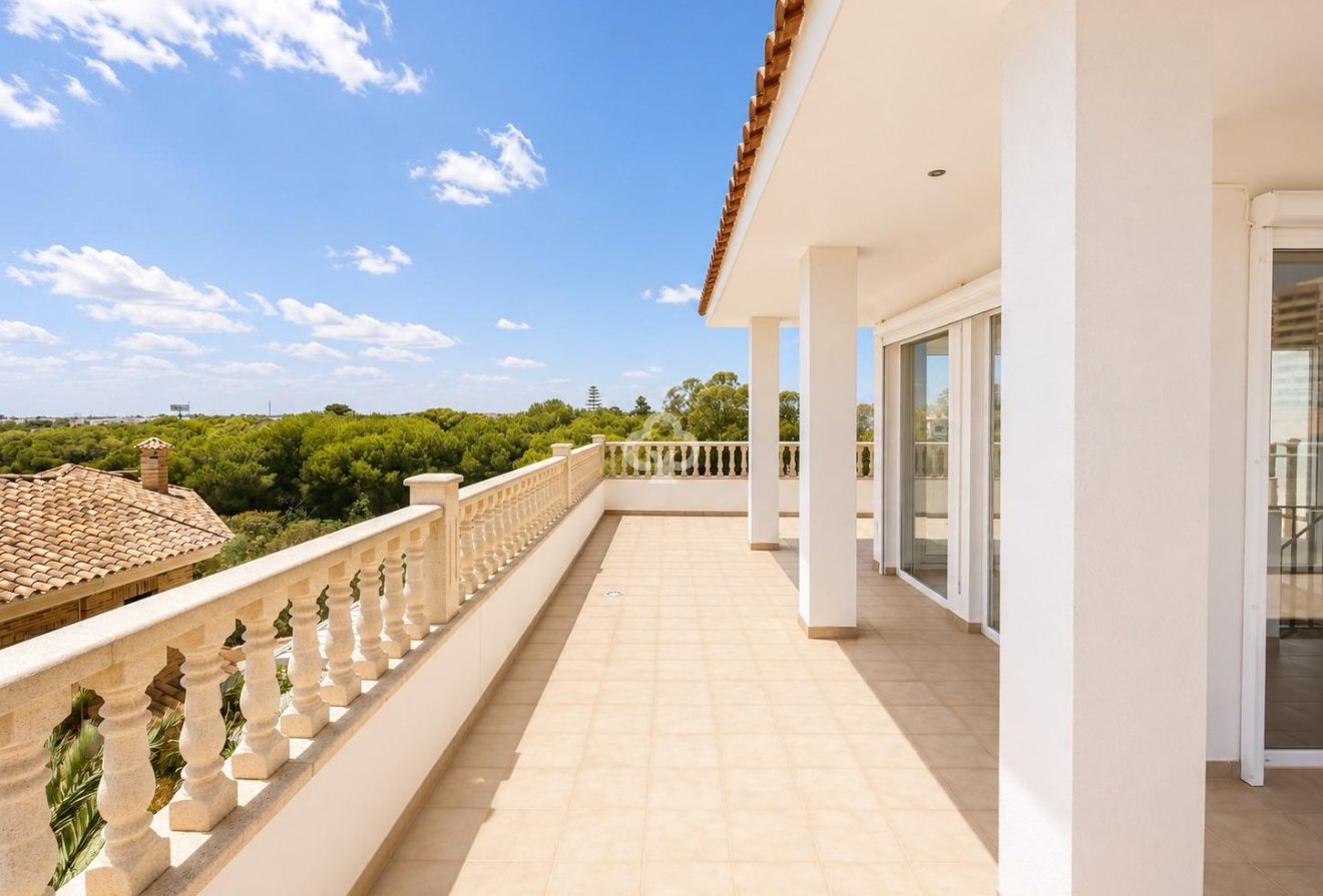 Resale - Villa -
Dehesa de campoamor - Campoamor
