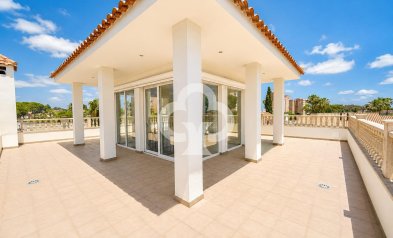 Resale - Villa -
Dehesa de campoamor - Campoamor