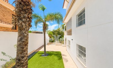Resale - Villa -
Dehesa de campoamor - Campoamor
