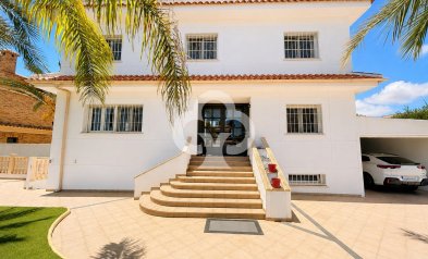 Resale - Villa -
Dehesa de campoamor - Campoamor