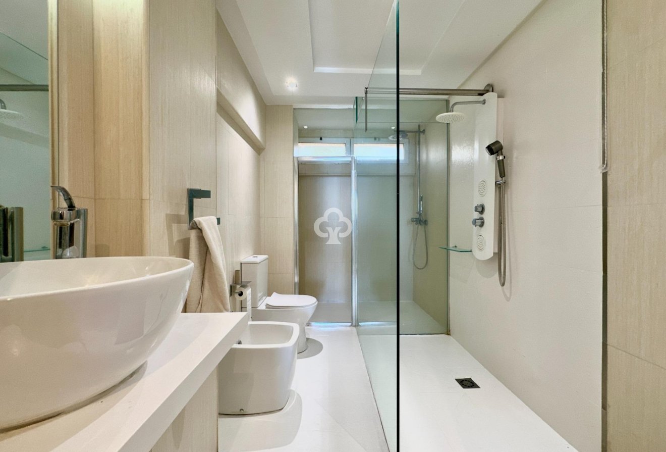 Resale - Apartament -
Fuengirola - Carvajal