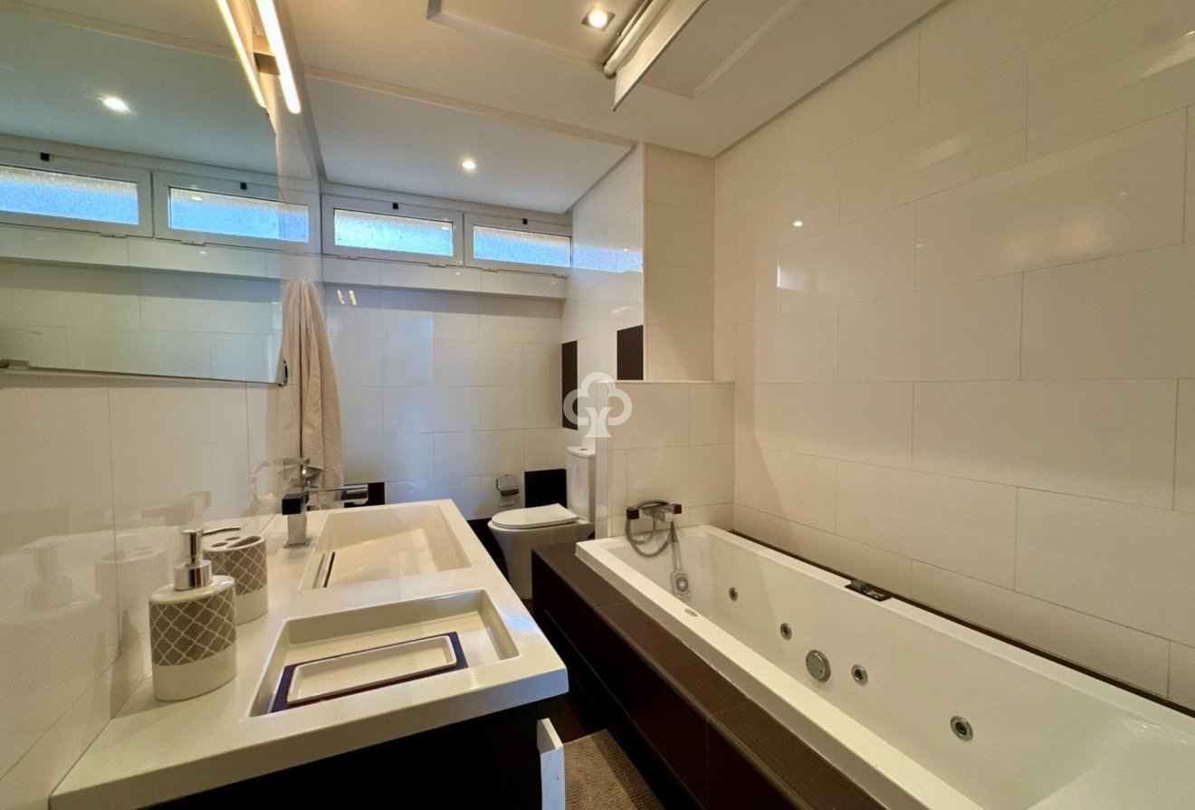 Resale - Apartament -
Fuengirola - Carvajal