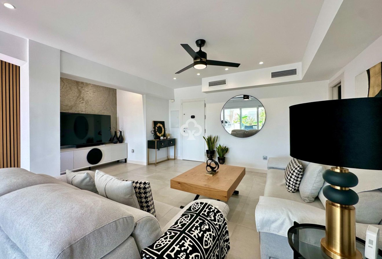 Wiederverkauf - Planta baja -
Torremolinos - Playa el bajondillo