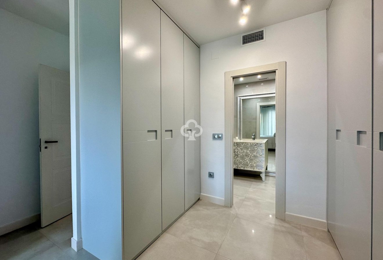 Wiederverkauf - Planta baja -
Torremolinos - Playa el bajondillo