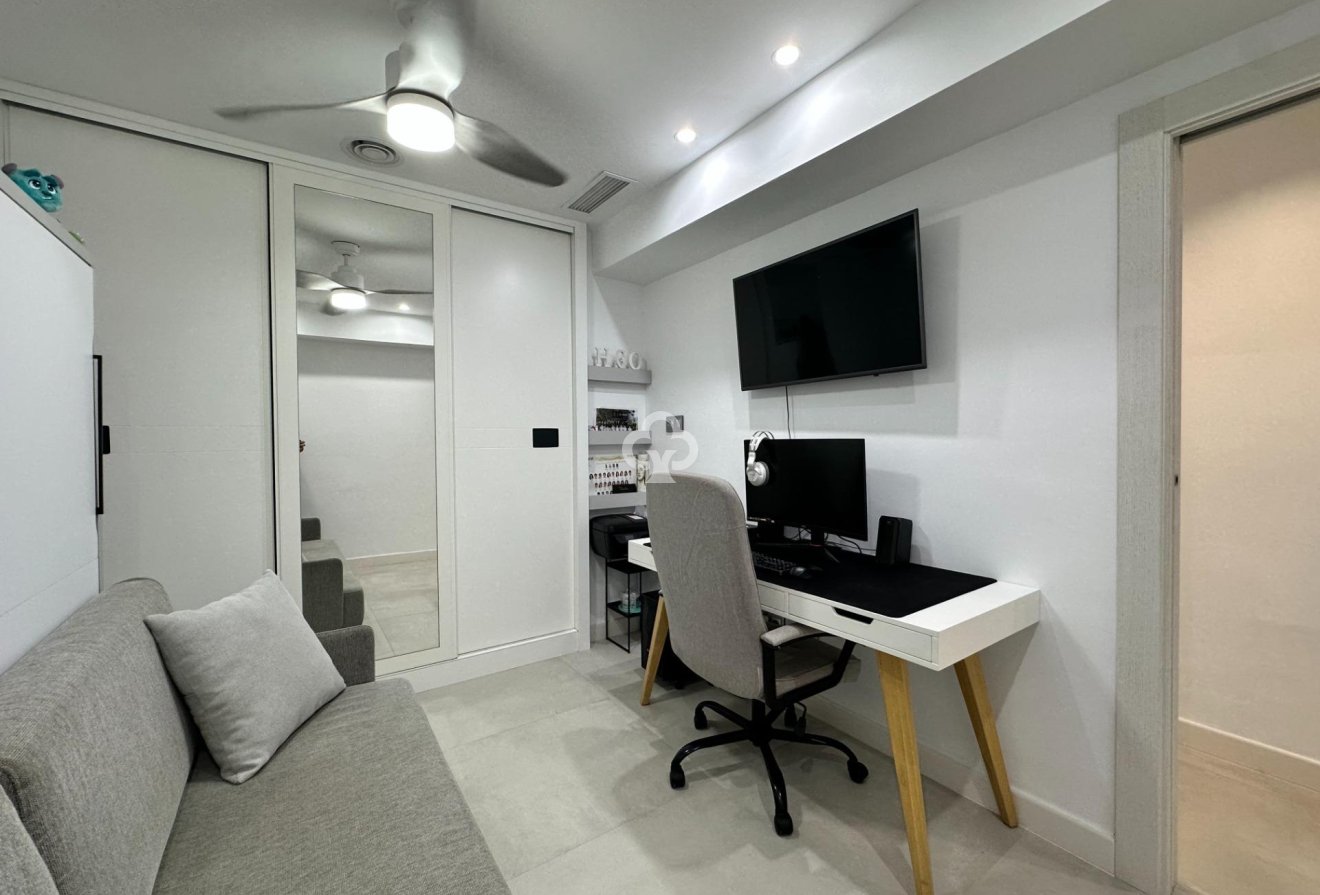 Wiederverkauf - Planta baja -
Torremolinos - Playa el bajondillo