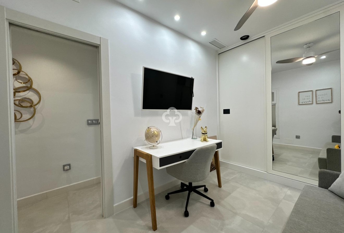 Wiederverkauf - Planta baja -
Torremolinos - Playa el bajondillo