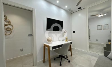 Wiederverkauf - Planta baja -
Torremolinos - Playa el bajondillo